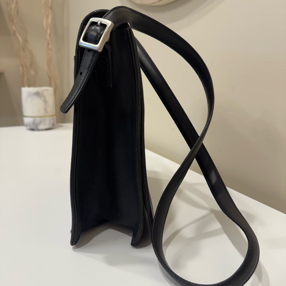 Early 90s Vintage Coach Legacy Flap Messenger Bag
Black Leather (Style J92-6147) - Picture 4 of 15